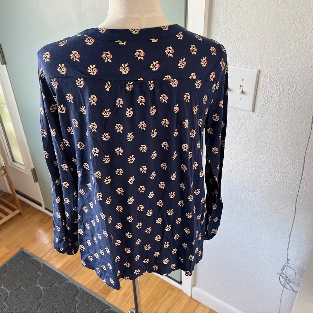 Old Navy top - Picture 3 of 4